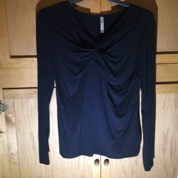 ~Fabletics Black Top With Criss Cross at Bust - Picture 2 of 4